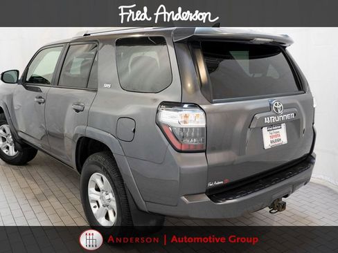 Used 2015 Toyota 4Runner SR5 AWD/4WD image 3