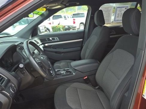 Used 2018 Ford Explorer XLT FWD image 6