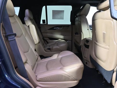 Used 2019 Cadillac Escalade Platinum AWD/4WD image 18