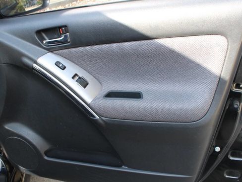 Used 2004 Toyota Matrix XR image 15