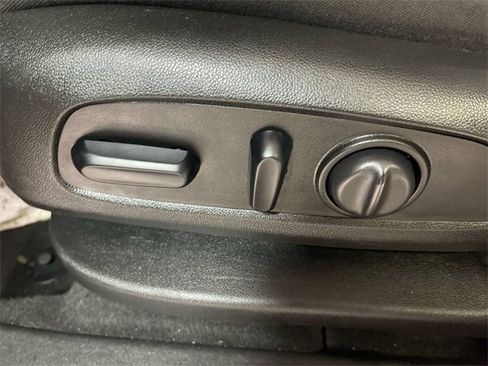 Used 2019 Chevrolet Equinox LT image 12