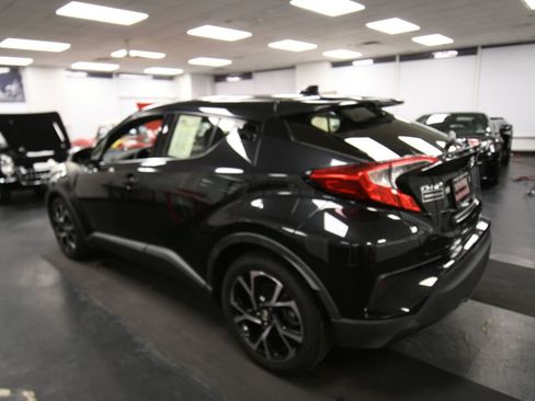 Used 2019 Toyota C-HR Limited image 5