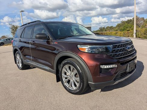 Used 2020 Ford Explorer XLT w/ Equipment Group 202A image 2