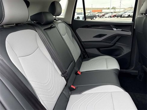 New 2026 Volkswagen Tiguan SE image 17