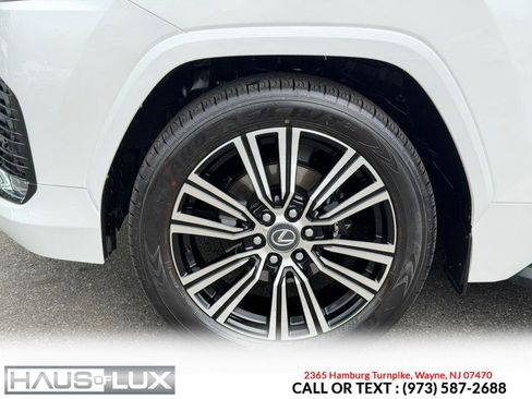 Used 2025 Lexus LX 600 4WD w/ Accessory Package (2T) image 11