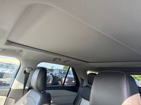 Used 2022 Ford Explorer XLT w/ Equipment Group 202A AWD/4WD image 23