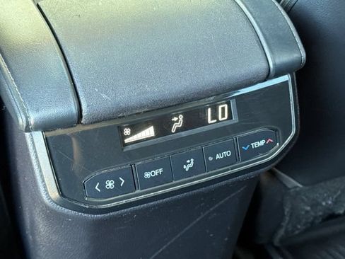 Used 2023 Toyota Highlander XLE FWD image 44