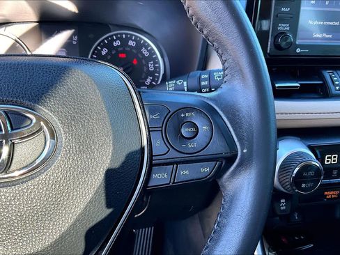 Used 2022 Toyota RAV4 XLE Premium image 24