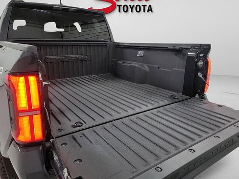 Used 2024 Toyota Tacoma TRD Off-Road image 7