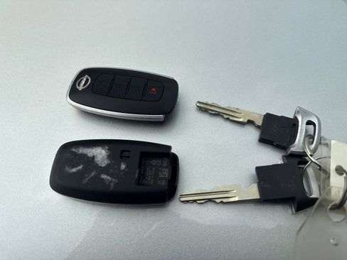 Used 2023 Nissan Rogue SV AWD/4WD image 35