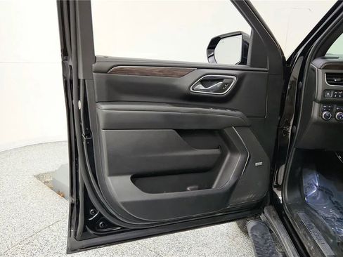 Used 2023 Chevrolet Tahoe Z71 w/ Luxury Package AWD/4WD image 37