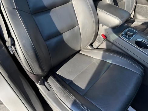 Used 2014 Jeep Grand Cherokee Overland AWD/4WD image 16