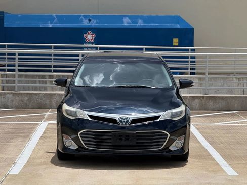 Used 2015 Toyota Avalon Limited w/ Technology Package FWD image 2