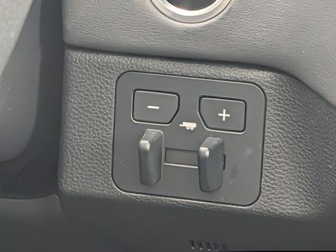 Used 2024 Toyota Tundra Platinum AWD/4WD image 30