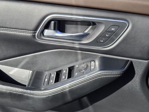 Used 2022 Nissan Rogue Platinum w/ Head-Up Display Package image 19