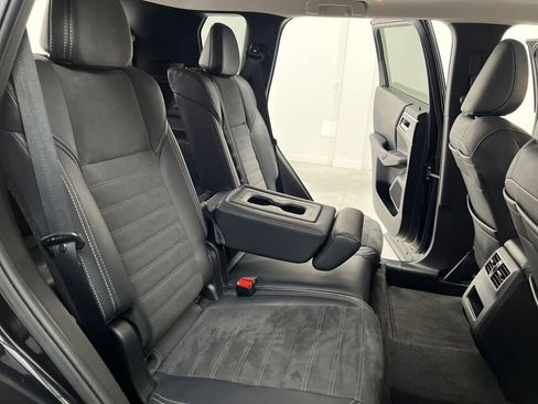 Used 2024 Mitsubishi Outlander SE image 18