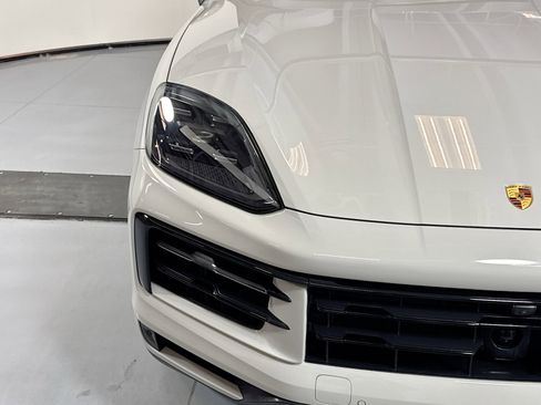 Certified 2025 Porsche Cayenne image 27