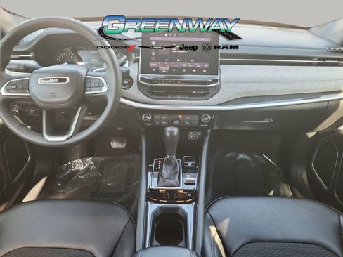 Used 2024 Jeep Compass Latitude image 13