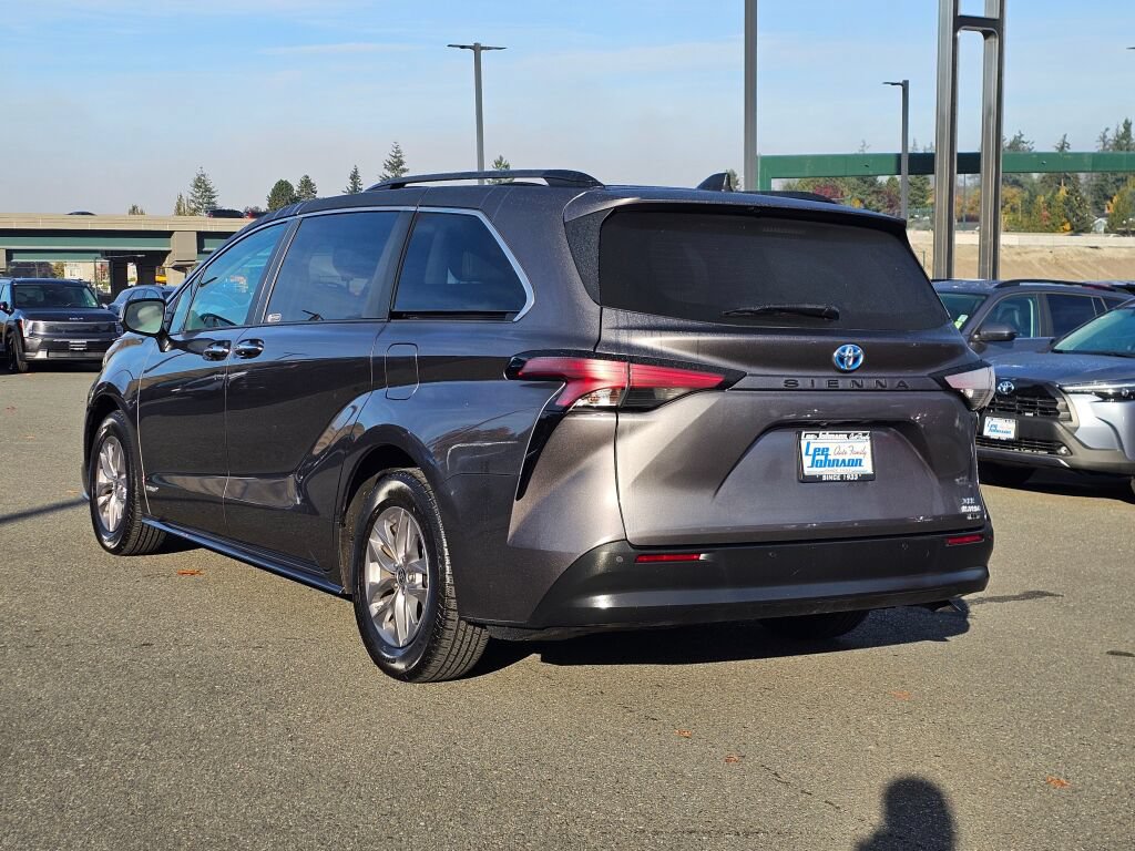 Used 2021 Toyota Sienna XLE FWD image 7