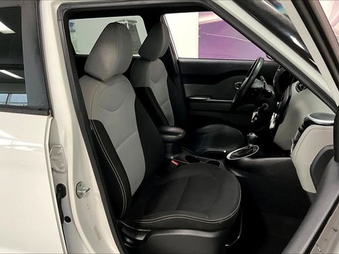 Used 2014 Kia Soul + image 12