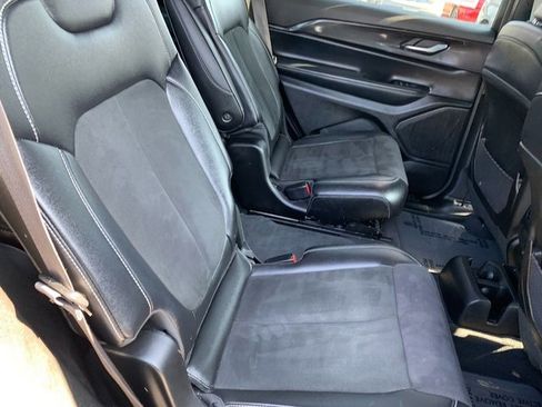 Used 2023 Jeep Grand Cherokee L Altitude image 14