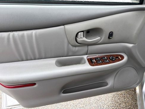 Used 2005 Buick Century Custom FWD image 13