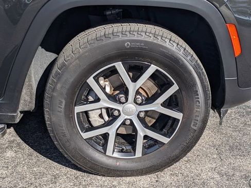 Certified 2024 Jeep Grand Cherokee Limited image 8