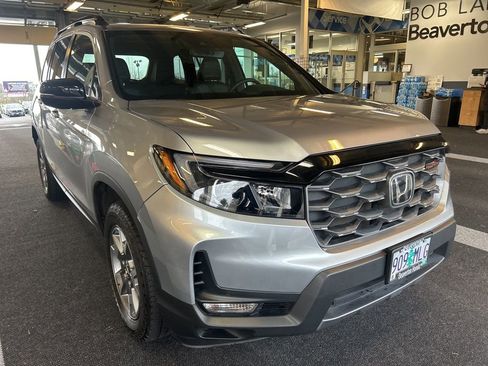 Used 2023 Honda Passport TrailSport image 3