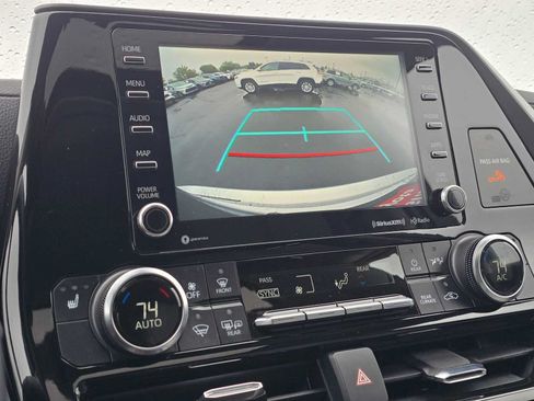 Used 2022 Toyota Highlander XLE AWD/4WD image 32