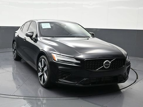 Certified 2024 Volvo S60 T8 Plus image 8