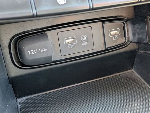 Used 2019 Hyundai Santa Fe SEL image 23