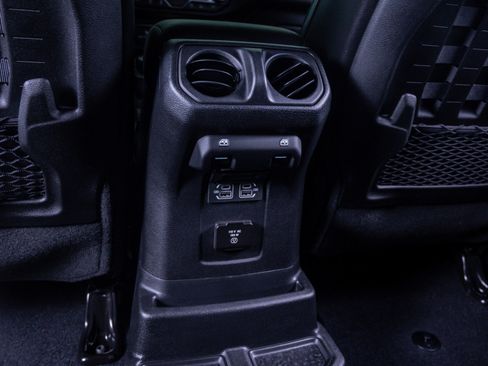 Used 2021 Jeep Wrangler Unlimited Rubicon w/ Trailer Tow Package image 16