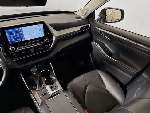 Certified 2022 Toyota Highlander Platinum image 24