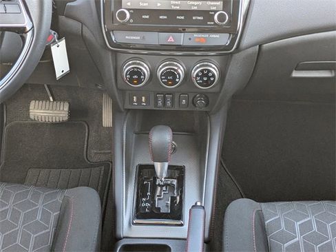 Used 2025 Mitsubishi Outlander Sport LE image 18