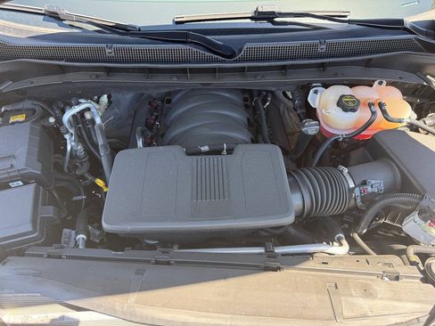 Used 2025 Chevrolet Suburban Z71 AWD/4WD image 11