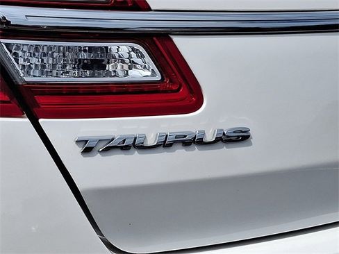 Used 2019 Ford Taurus Limited image 23