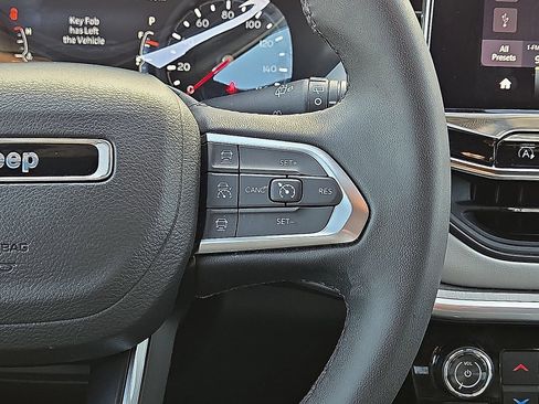 Used 2025 Jeep Compass Limited AWD/4WD image 21