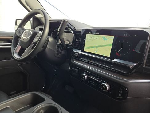 Used 2025 GMC Sierra 1500 SLT image 7
