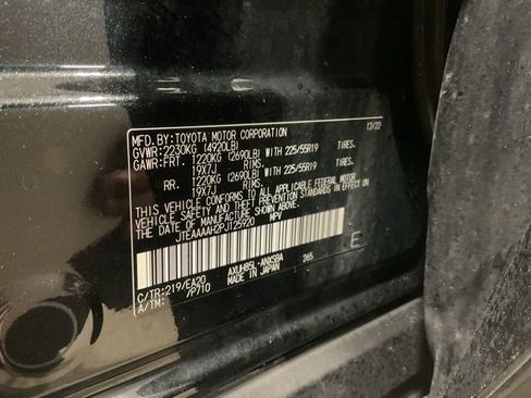 Used 2023 Toyota Venza Limited image 23