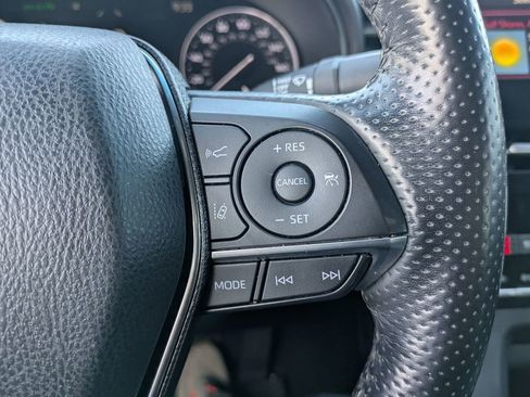 Used 2021 Toyota Avalon Limited image 19