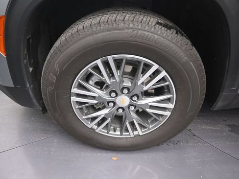 Used 2024 Chevrolet Traverse LS FWD image 9