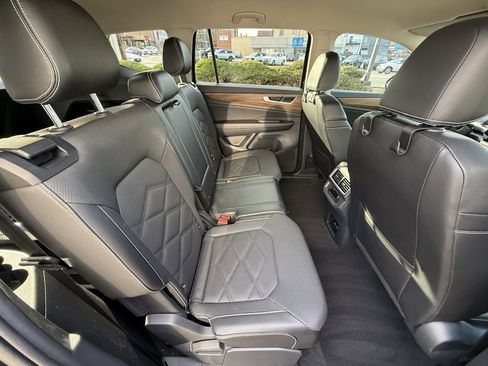 Used 2024 Volkswagen Atlas SE image 36