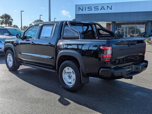 Certified 2024 Nissan Frontier SV w/ Hardbody Edition image 6