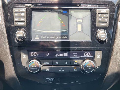 Used 2015 Nissan Rogue SV w/ SV Premium Package FWD image 17