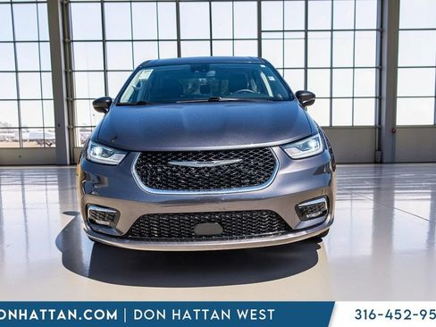 Used 2023 Chrysler Pacifica Touring-L FWD image 22