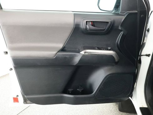 Used 2017 Toyota Tacoma SR5 image 8