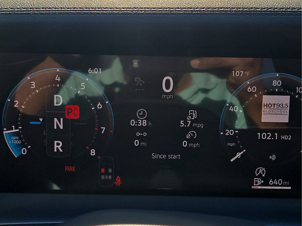 New 2026 Volkswagen Tiguan SE R-Line FWD image 24