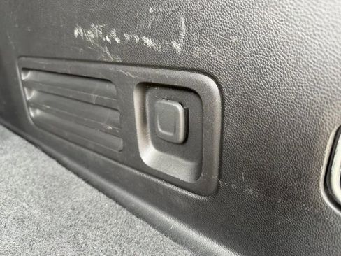 Used 2018 Chevrolet Traverse LT image 16