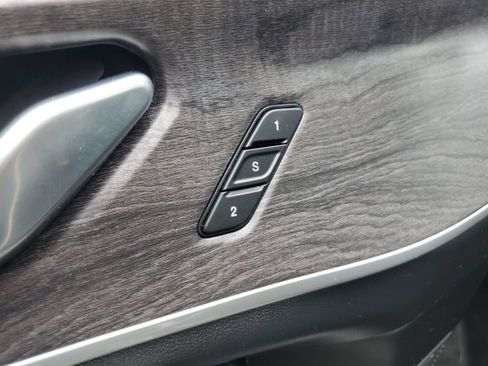 Used 2022 Jeep Grand Cherokee L Limited AWD/4WD image 9