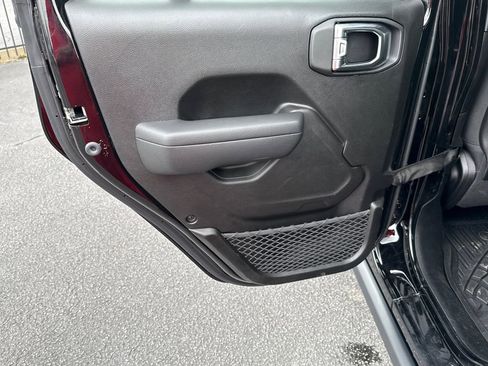 Used 2025 Jeep Gladiator Mojave AWD/4WD image 22